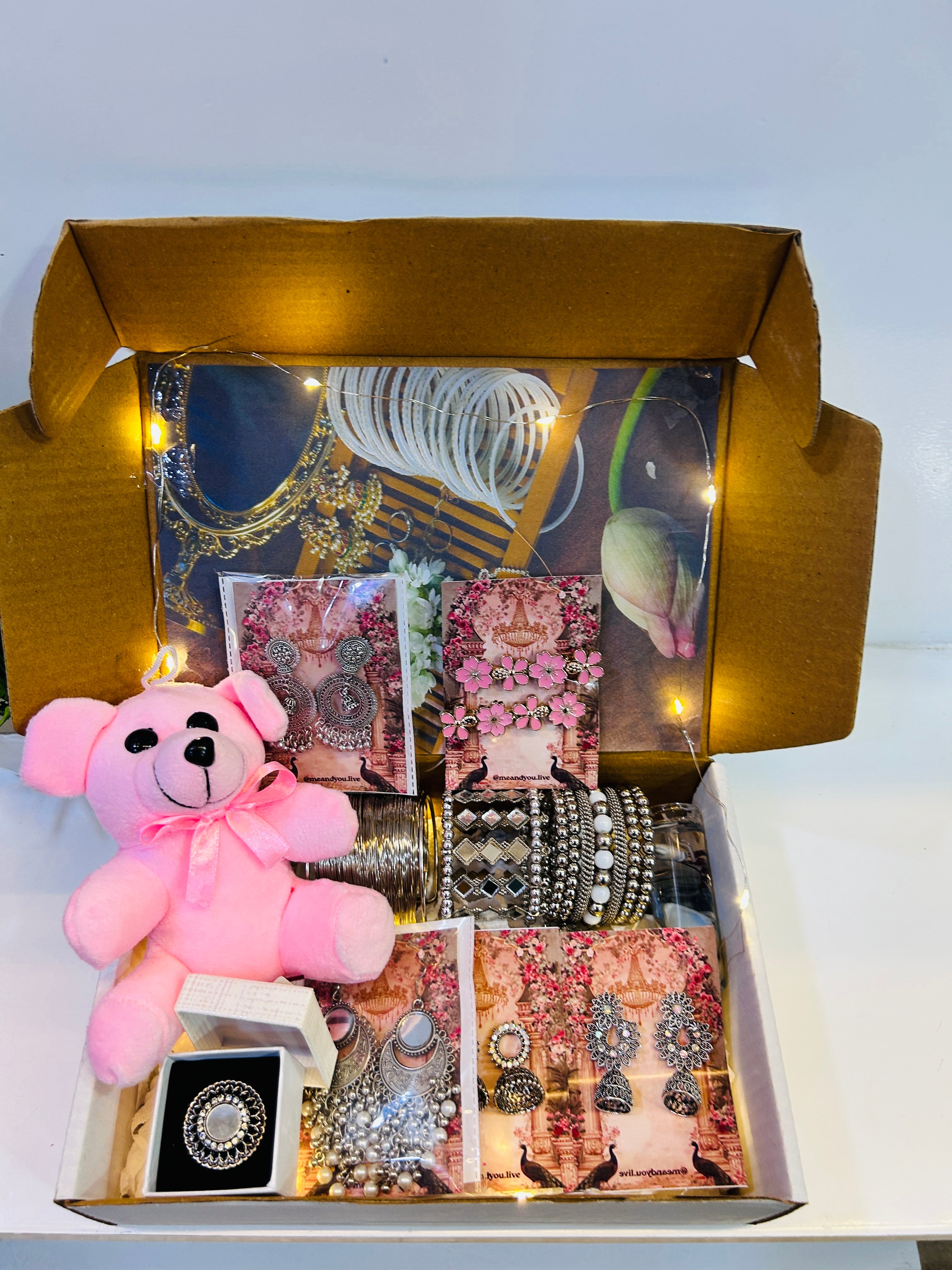 🎀 Desi Diva Gift Box