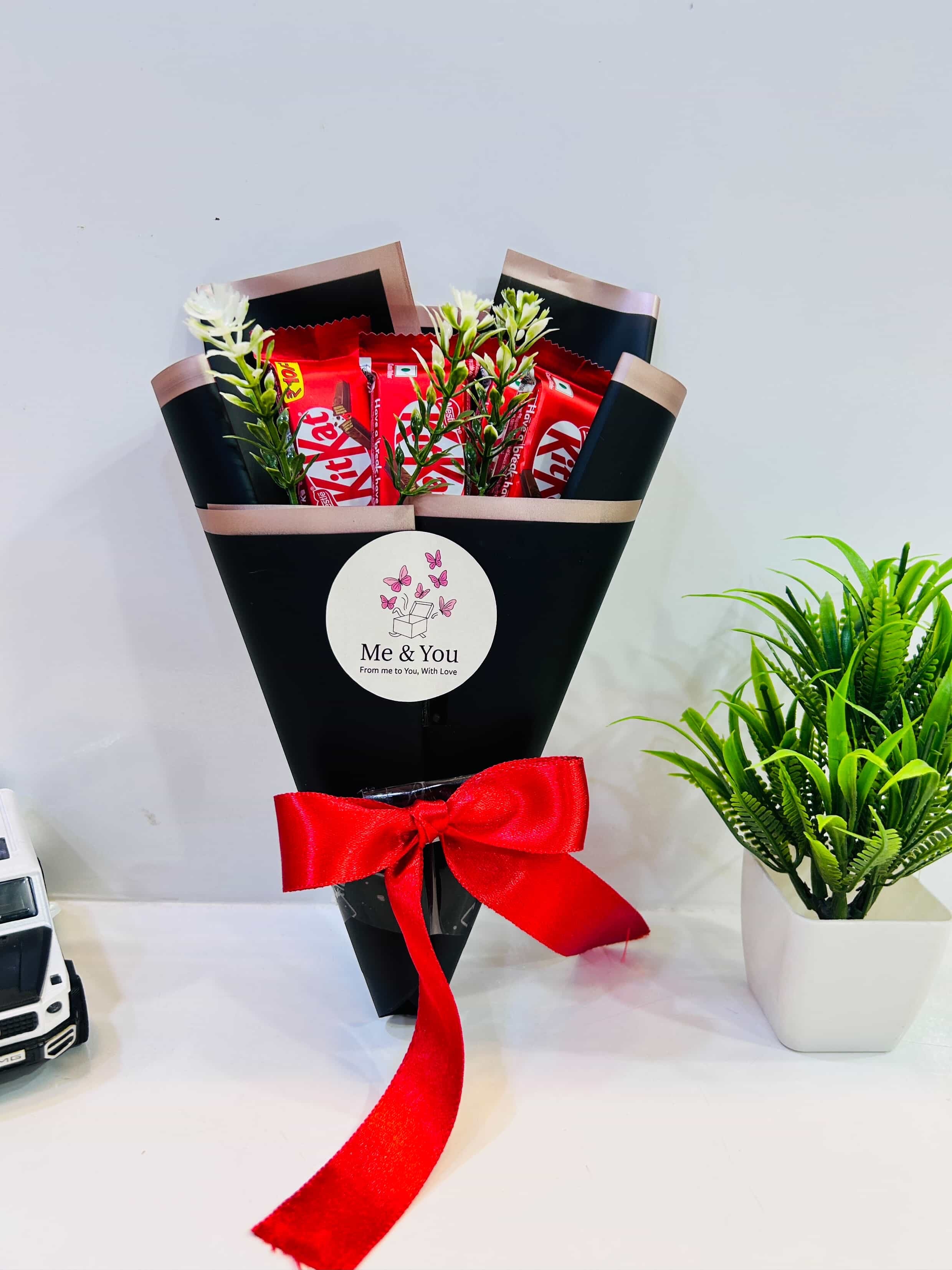 Classic KitKat Chocolate Bouquet - 4 Bar Special 🍫✨