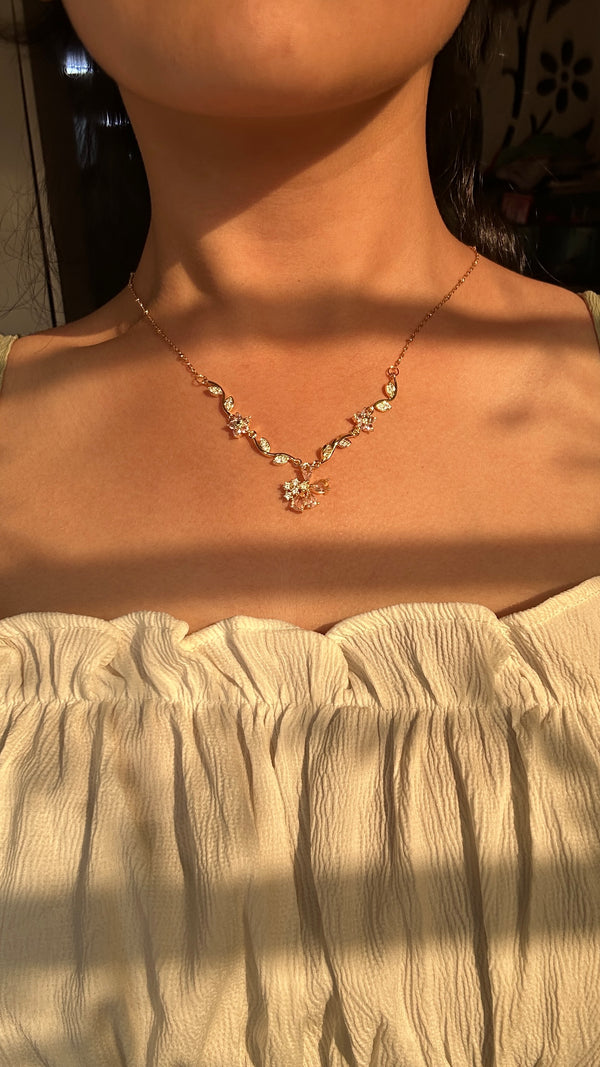 Pink Bloom 🌸 | Anti-Tarnish Floral Vine Necklace