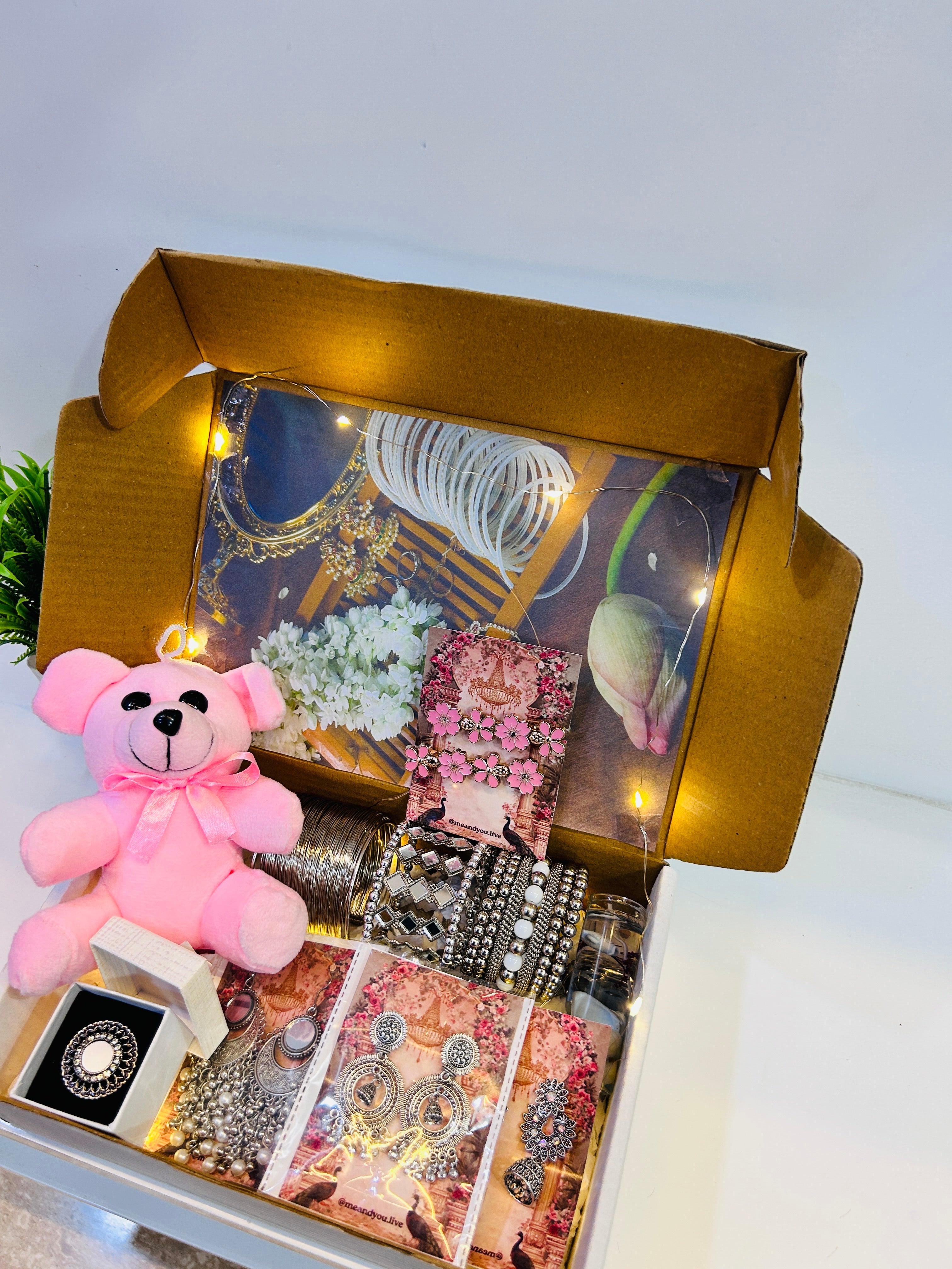 🎀 Desi Diva Gift Box