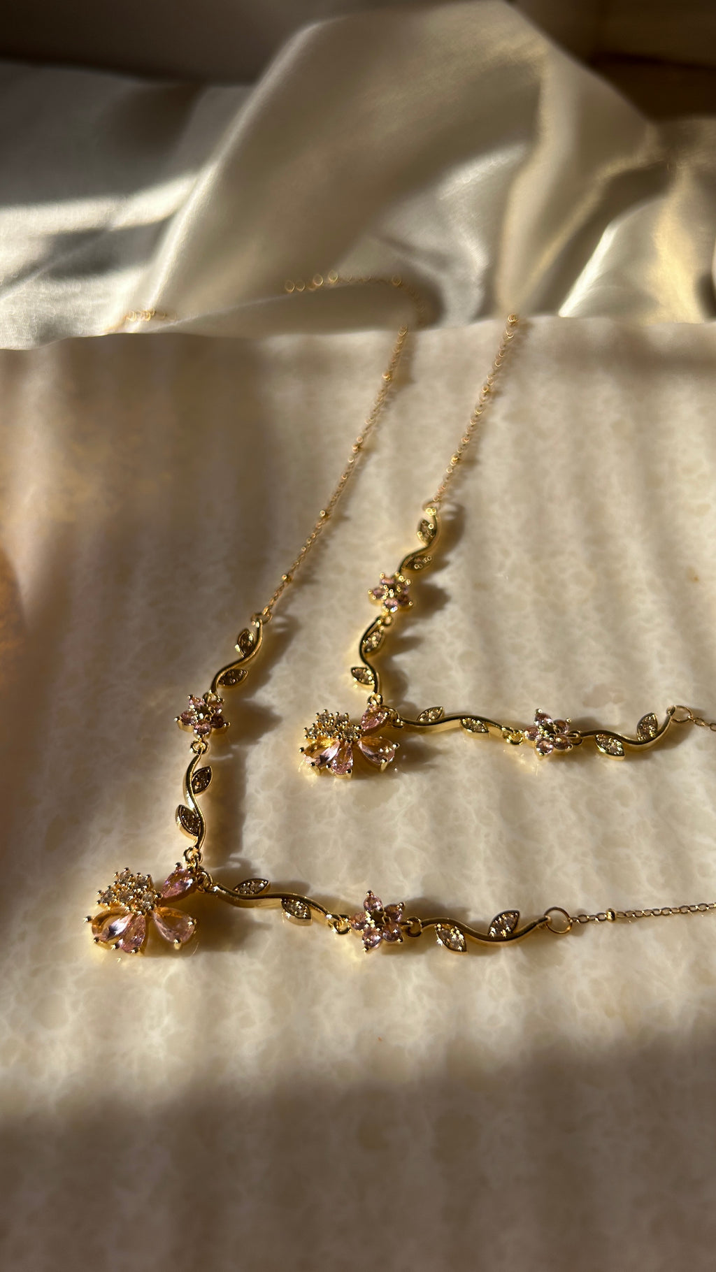 Pink Bloom 🌸 | Anti-Tarnish Floral Vine Necklace