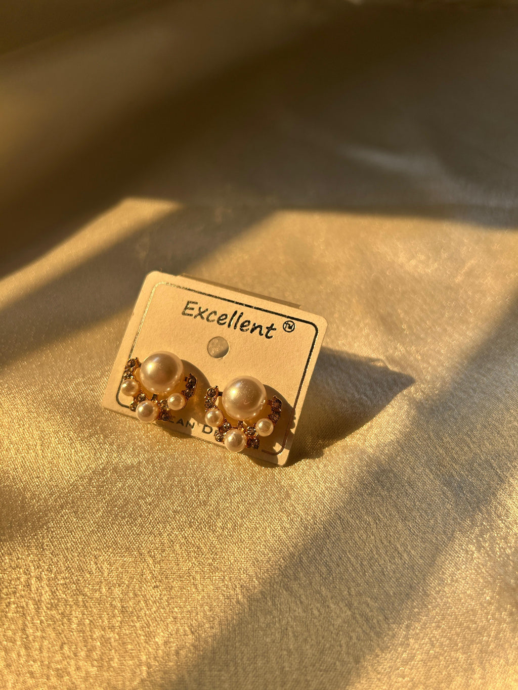 Elegant Aura Pearl Studs