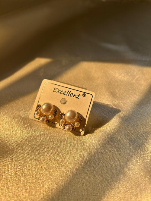 Elegant Aura Pearl Studs
