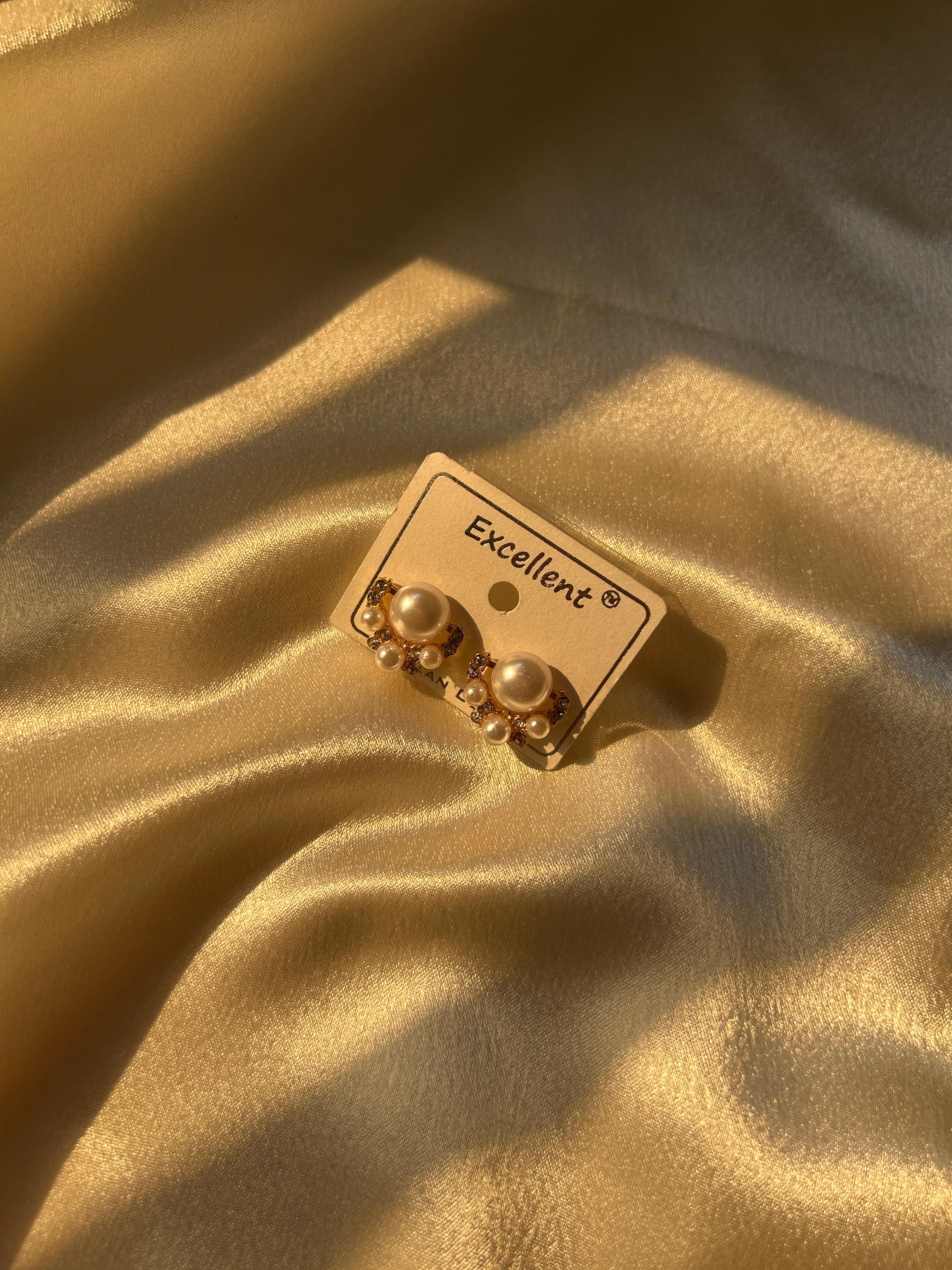 Elegant Aura Pearl Studs