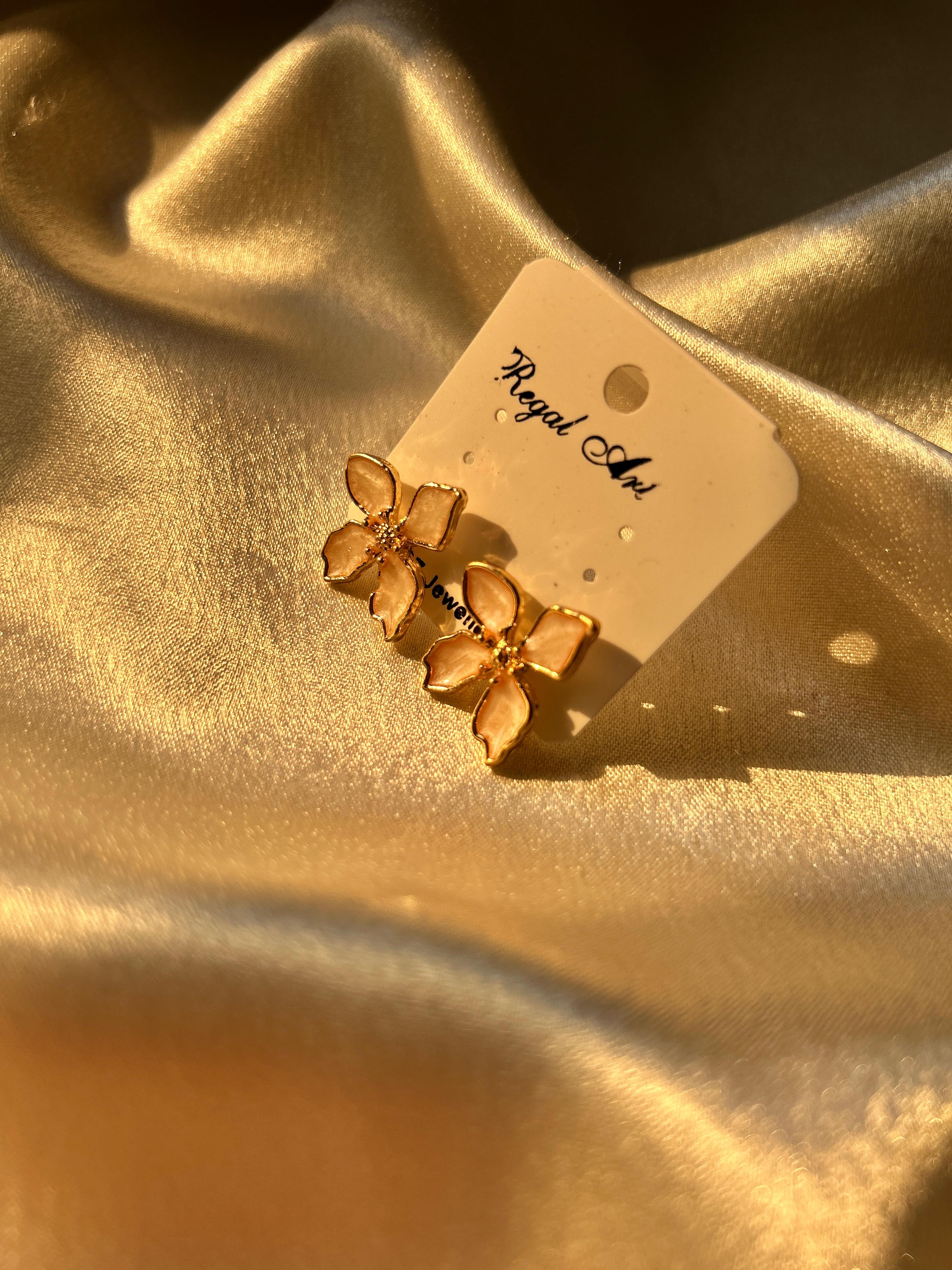 ✨ Sakura Glow Studs