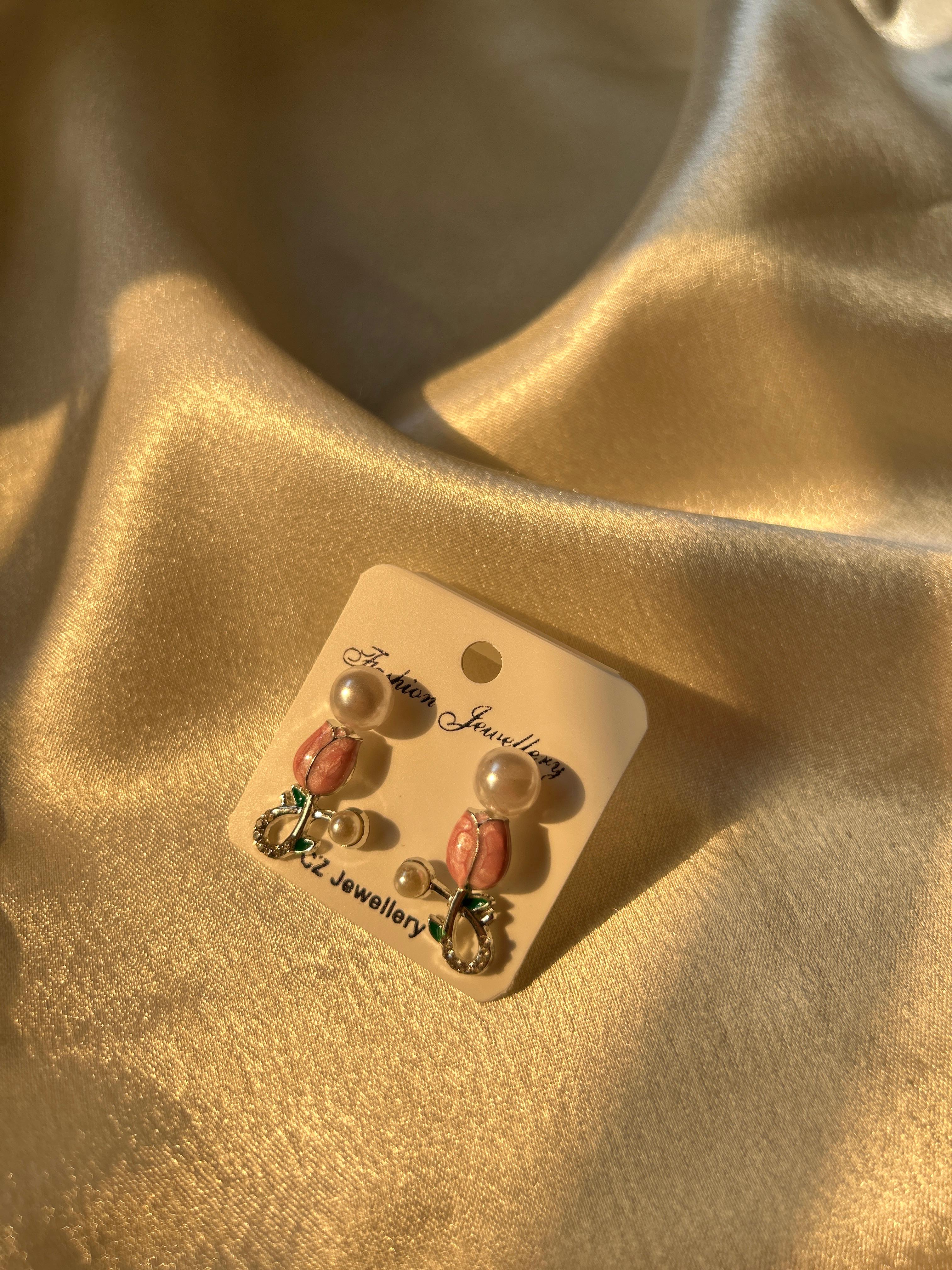 🌷 Tulip Pearl Earrings