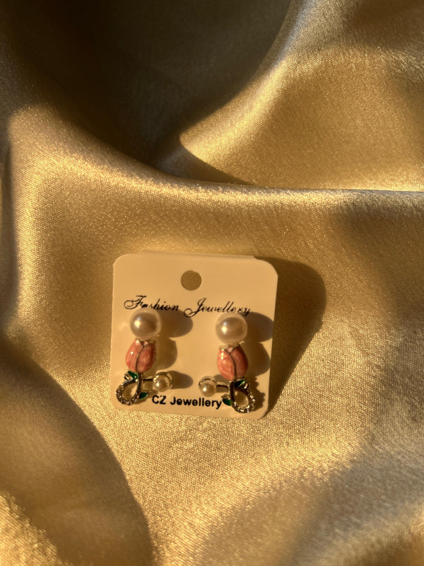 🌷 Tulip Pearl Earrings