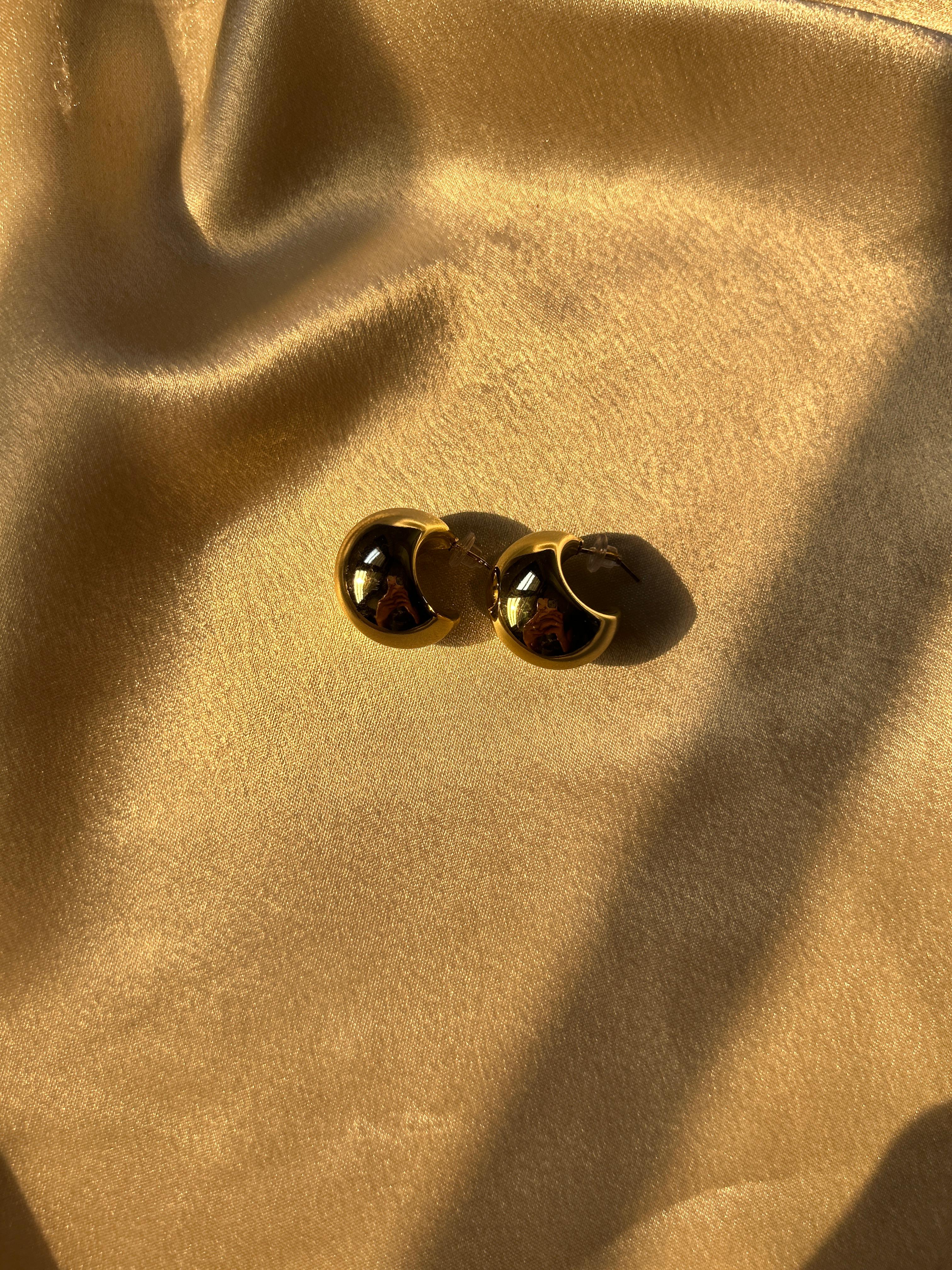 💛 Molten Drop Studs
